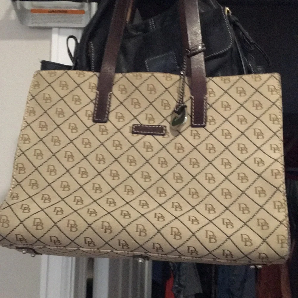 Dooney & Bourke - Picture 1 of 5